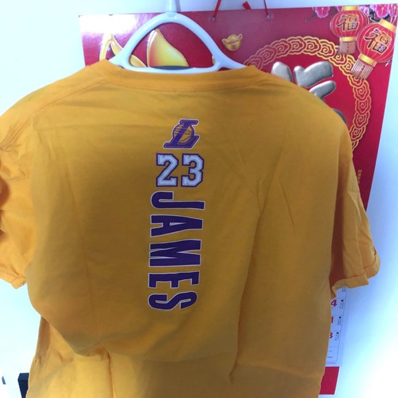 Lebron James Lakers T-Shirt - Picture 2 of 2
